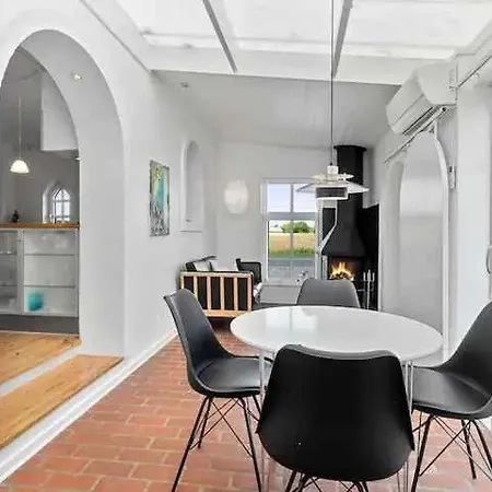 Сasa de vacaciones Lovely House By The Water With Cozy Courtyard Thyholm